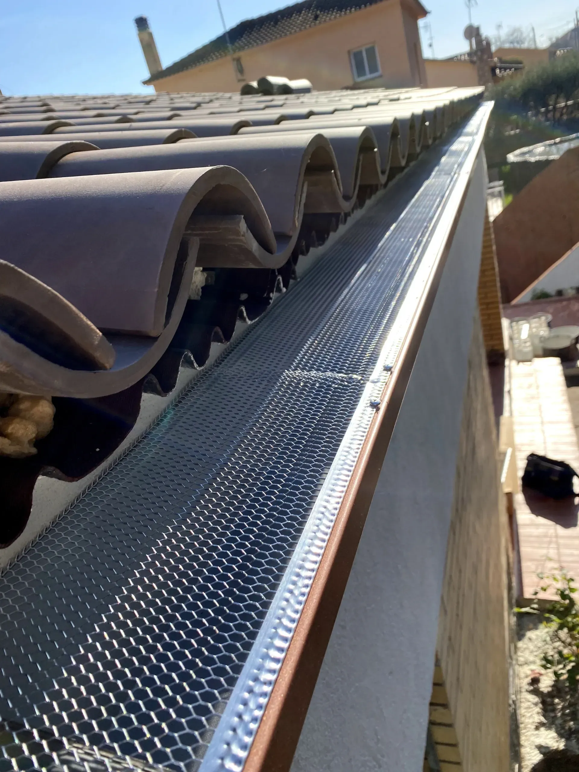 Reja Cubre Canal de Aluminio para la suciedad.